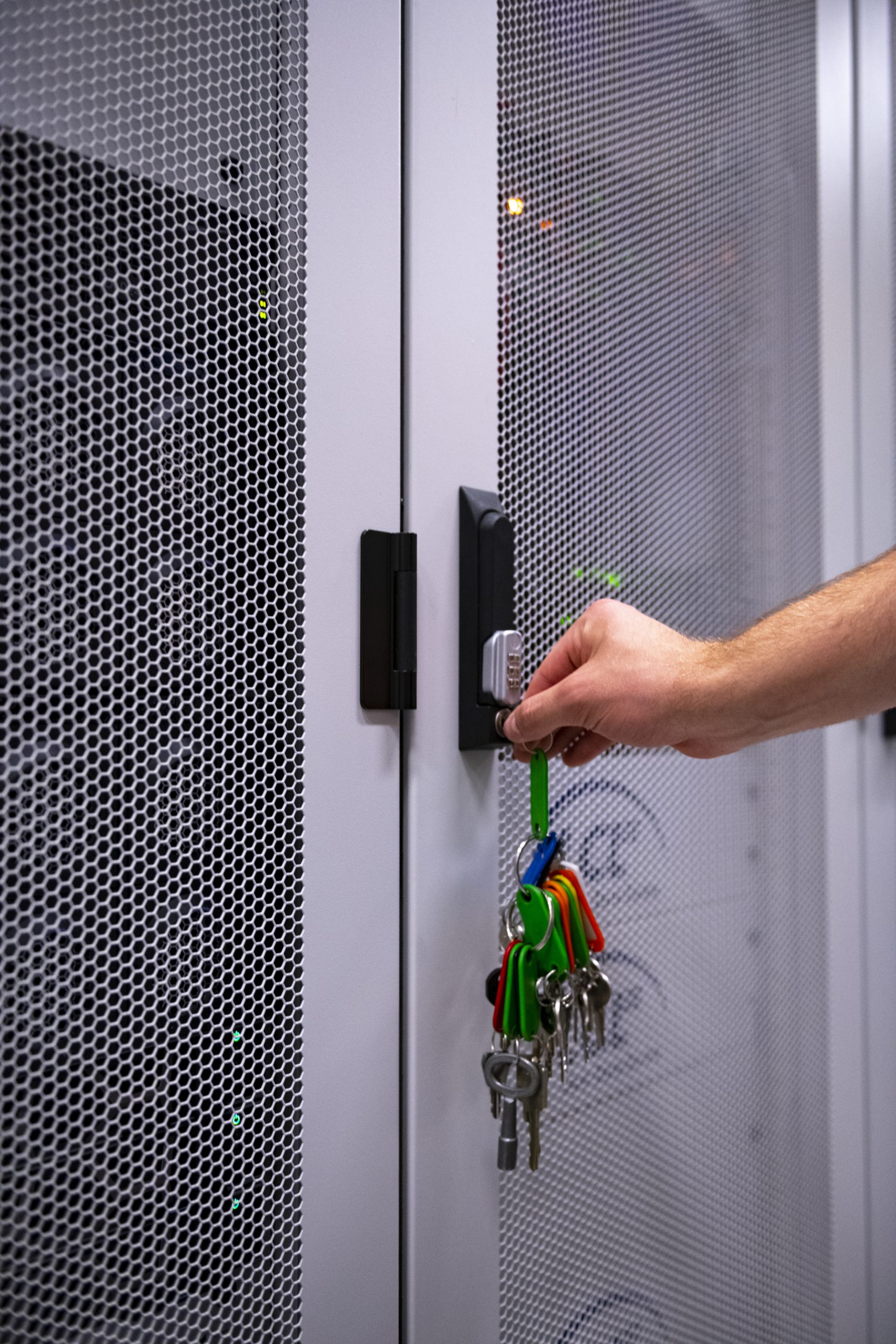 Een privérack wordt met een sleutel geopend